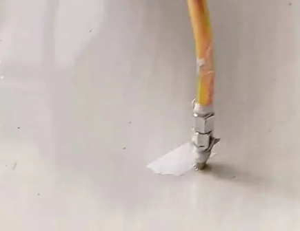 磴口瓷砖空鼓维修公司专业解答在瓷砖铺贴过程中，如果使用的砂料过粗（如全部使用了粗砂），可能会导致以下问题